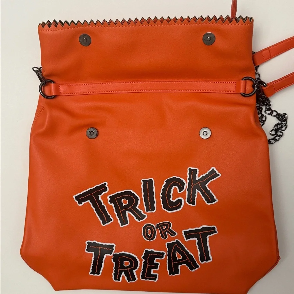 The Beheaded Shop Trick or Treat Handbag - Picture 3 of 5